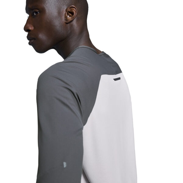 On Men's Performance Long-T - Eclipse/Silver - Image 6